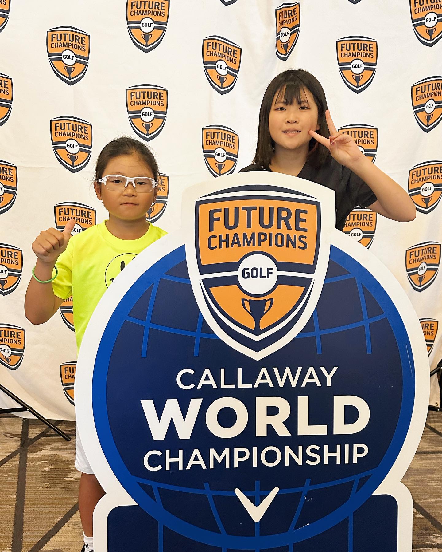FCG Callaway World Championshipの大会パネル前で撮影した荒砂士道
