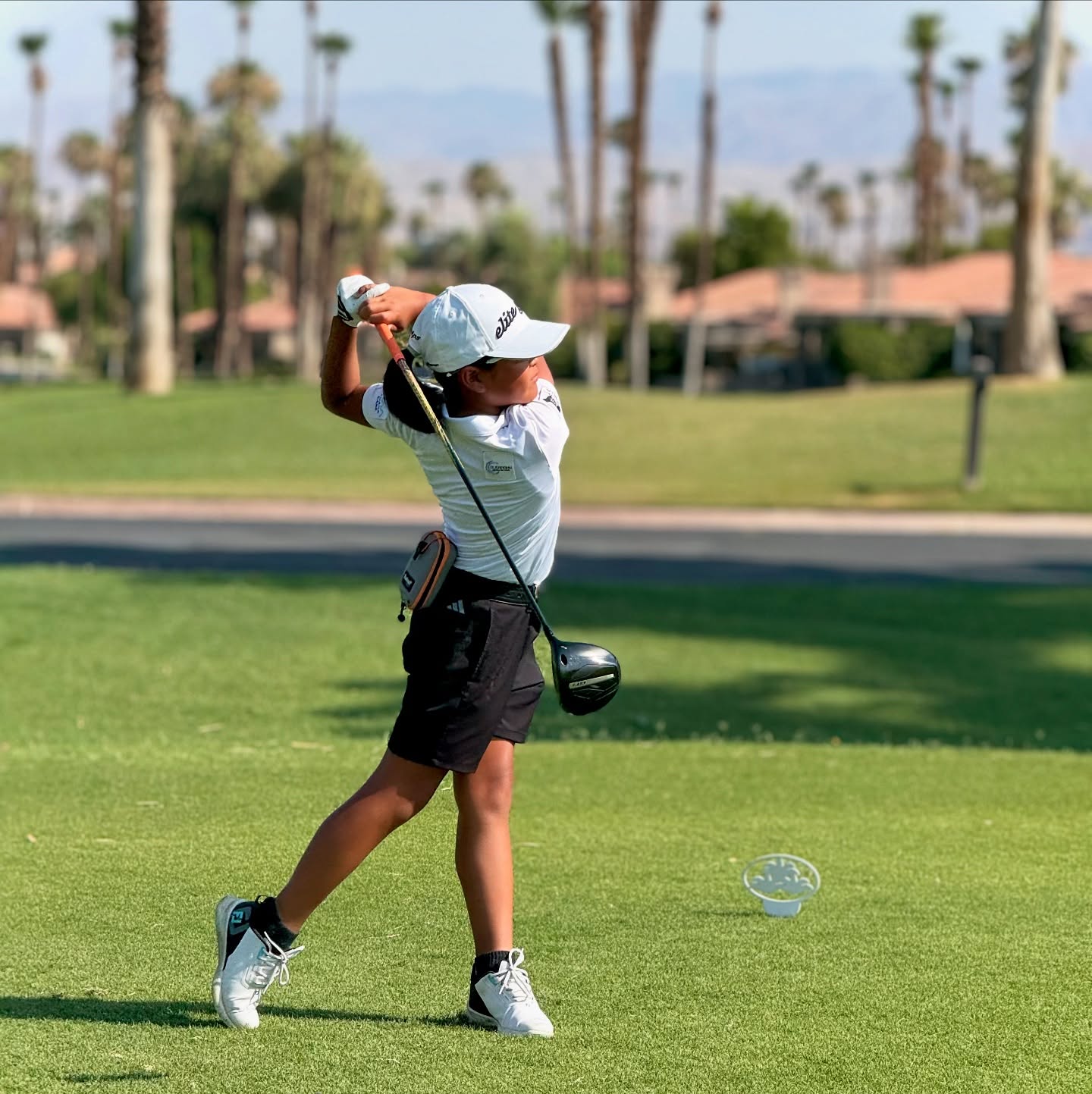 FCG Callaway World Junior Golf Championship 2025でショットを打つ荒砂士道