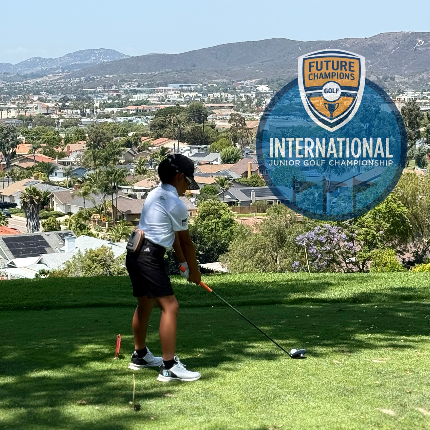 18th Annual FCG International Junior Golf Championshipのティーイングエリアに立つ荒砂士道