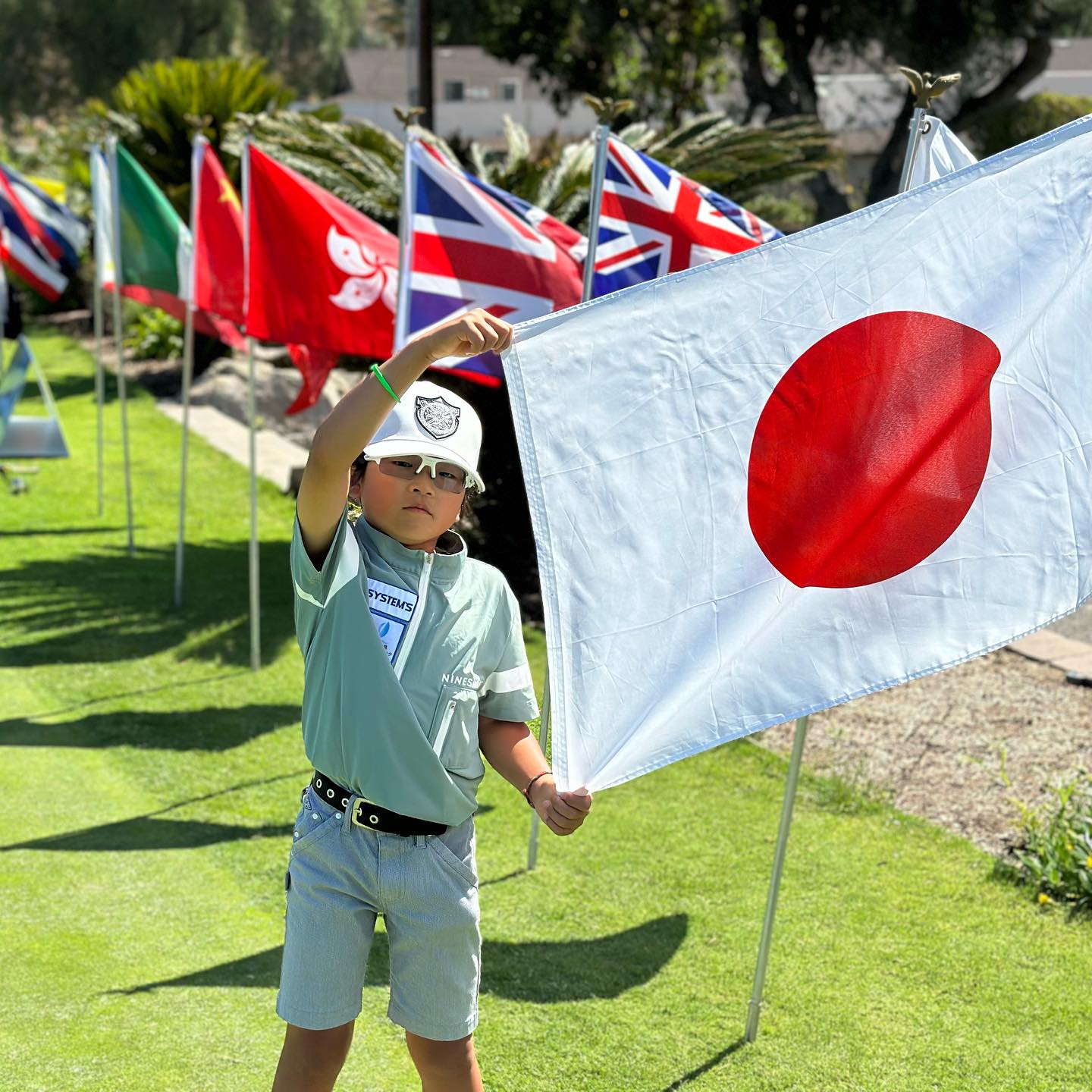 IMG Academy Junior World Championships 2023の会場で日本国旗を持つ荒砂士道