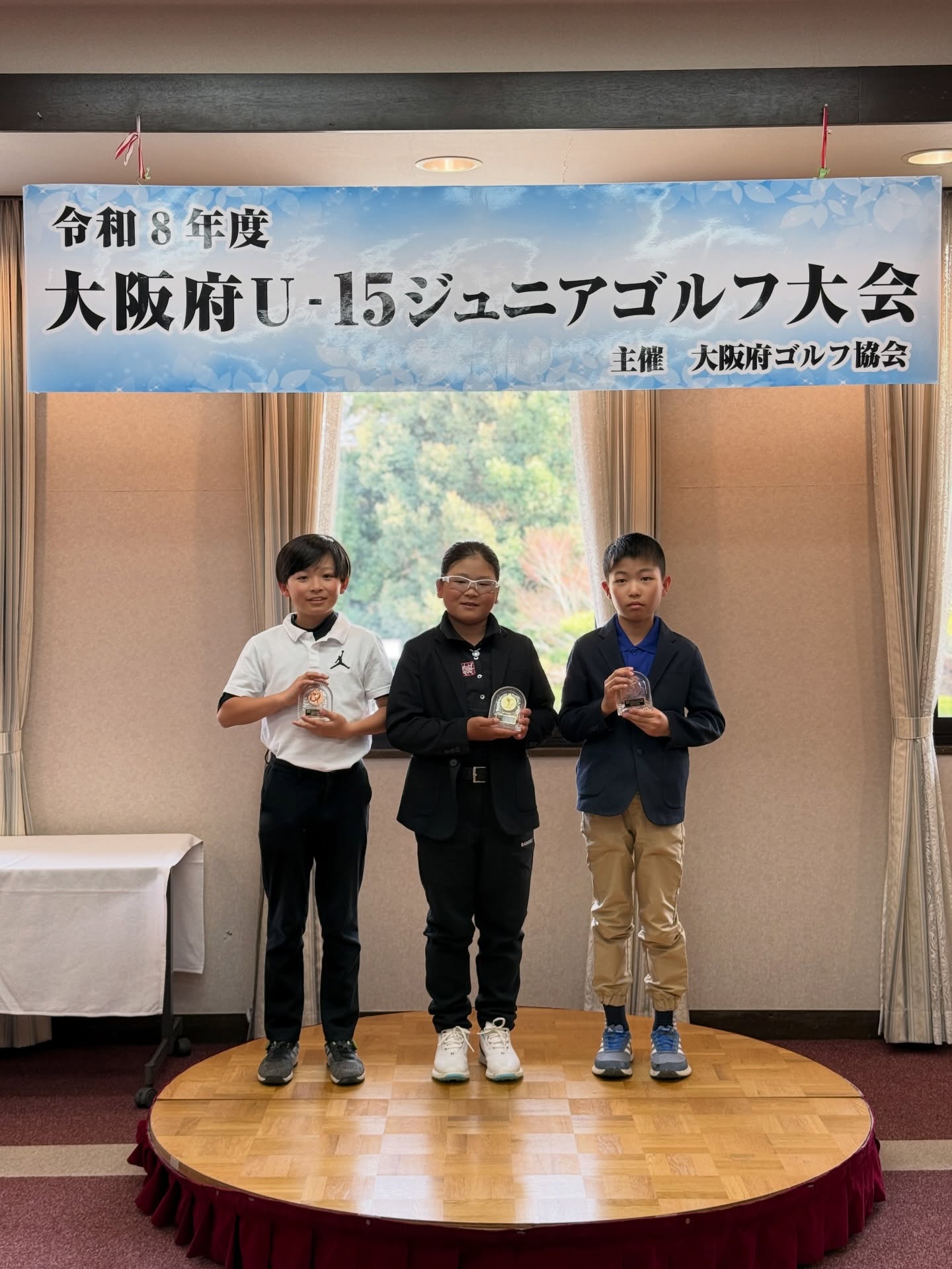 大阪府U-15ジュニアゴルフ大会の表彰式に出席した荒砂士道