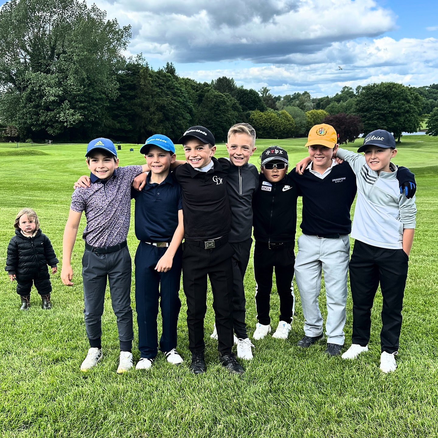 U.S. Kids Golf European Championship 2024最終日に仲間と並ぶ荒砂士道